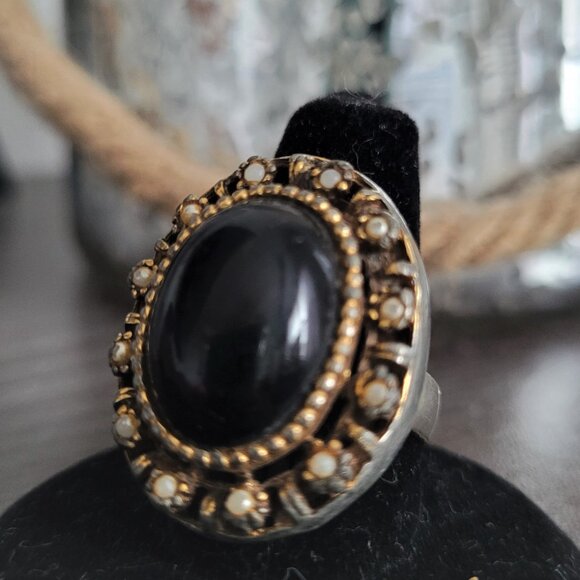Vintage Jewelry - Vintage Chunky Black Oval Statement Ring- Size 7- Missing one gemstone-As Is